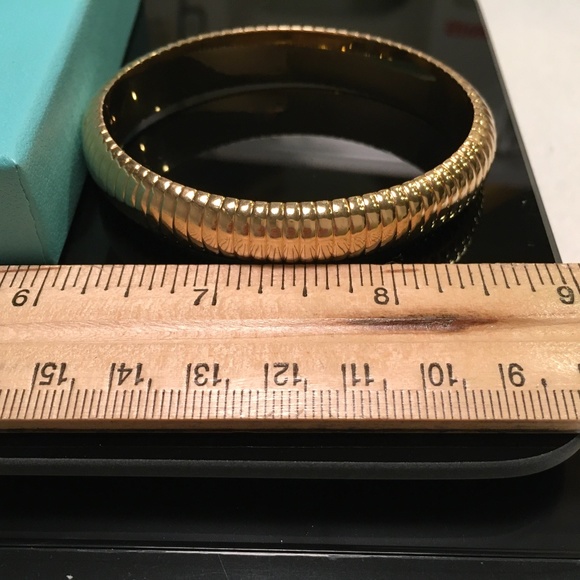 TIFFANY & CO. Rare Vintage 14k Yellow Gold Hinged Bangle Bracelet - Picture 12 of 16